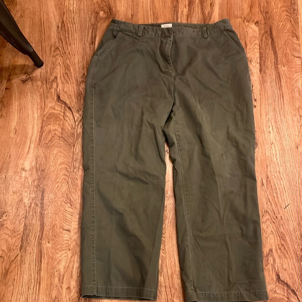 Women’s LL bean Olive Green chino cotton twill pants size 20p
